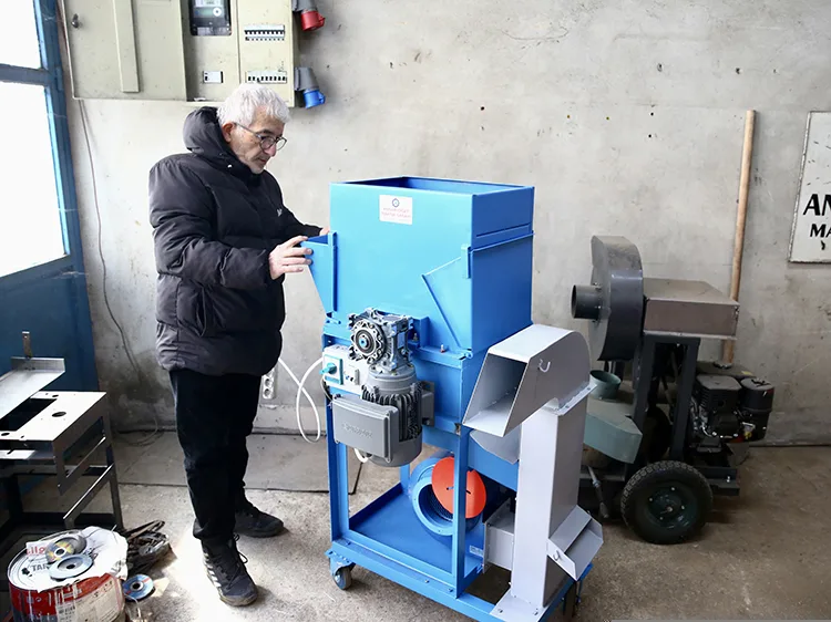 Giresunlu fındık kıran imalatçısı 87 yıllık patozu restore etti