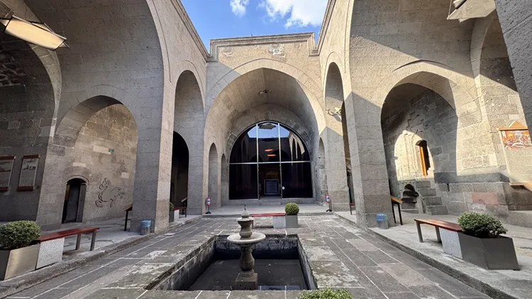 Anadolu’nun ilk tıp fakültesi olarak bilinen Gevher Nesibe Şifahanesi 820 yıldır ayakta