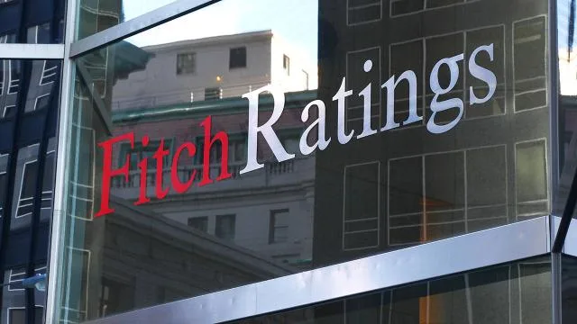 Fitch, Hürmüz Boğazı’ndaki kapanmanın geçici olduğunu ve petrol fiyatlarını sınırlı etkileyebileceğini belirtti