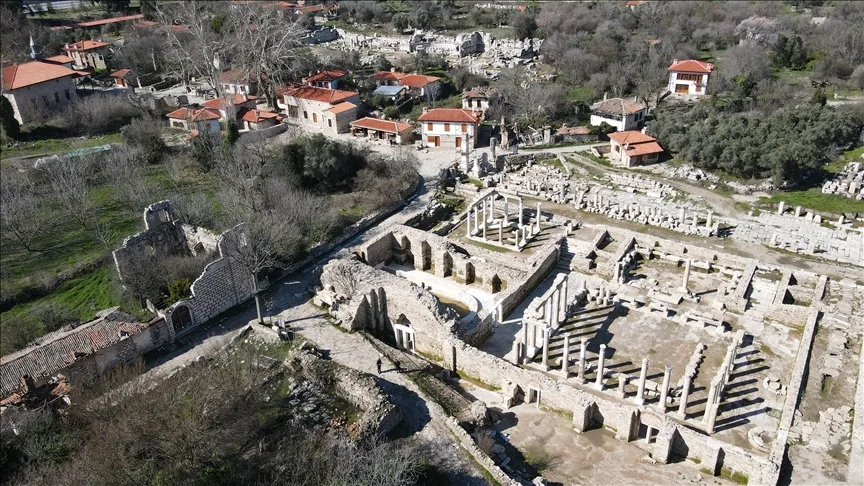 “Gladyatörler kenti”nin restore edilen dükkanlarında unutulmaya yüz tutmuş meslekler yaşatılacak