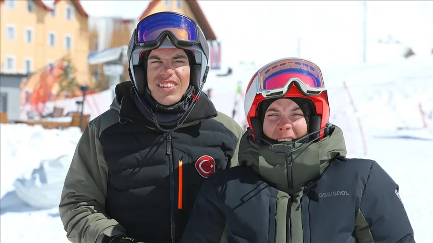 Kayağın “özel ikizleri” Fransa’da altın madalya kazanmak için aralıksız çalışıyor