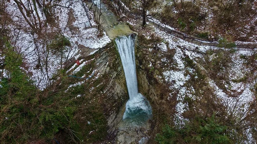 Sorkun Şelaleleri Tabiat Anıtı kar yağışıyla ayrı güzelliğe büründü