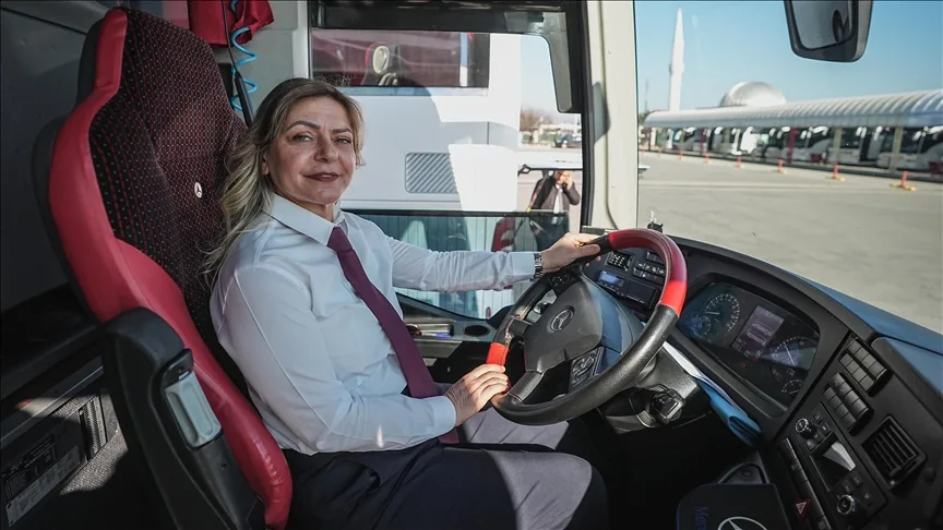 “Şenay kaptan” 6 yıldır şehirler arası yollarda yolcu taşıyor