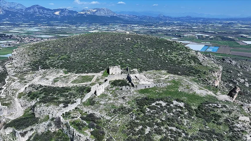 Sillyon Antik Kenti’ndeki asırlık Yörük-Türkmen evleri turizme kazandırılıyor