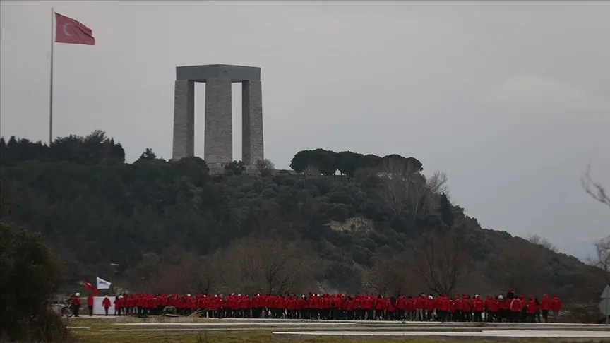 AKUT ekipleri Gelibolu Yarımadası’nda şehitler anısına yürüyüş yaptı