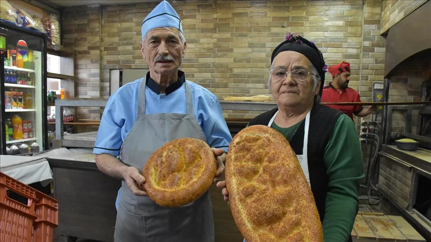 Ordulu Gümüş çiftinin hazırladığı ramazan pideleri yarım asırdır sofralarda