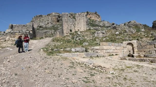 Sillyon Antik Kenti’nde Osmanlı’da köy meydanı olarak kullanılan alan belirlendi