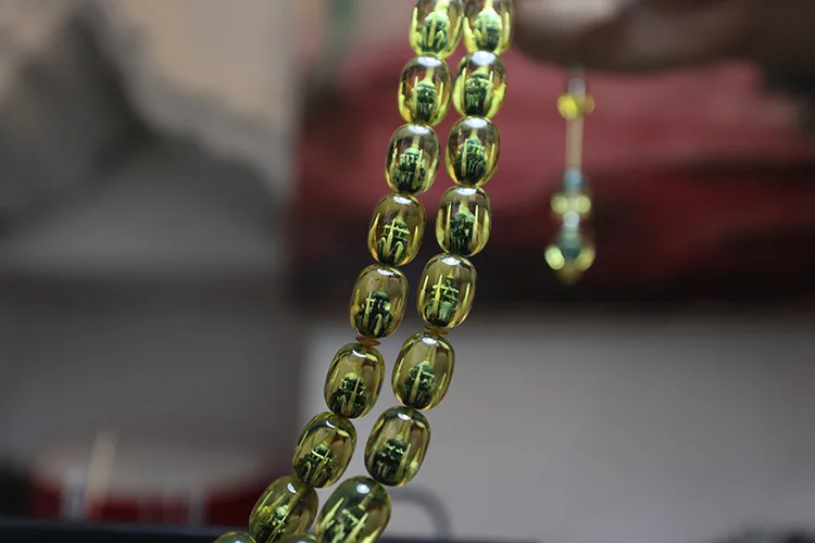 Mardinli “Sofi Usta” tespih tanelerinin içine sembol camileri işliyor