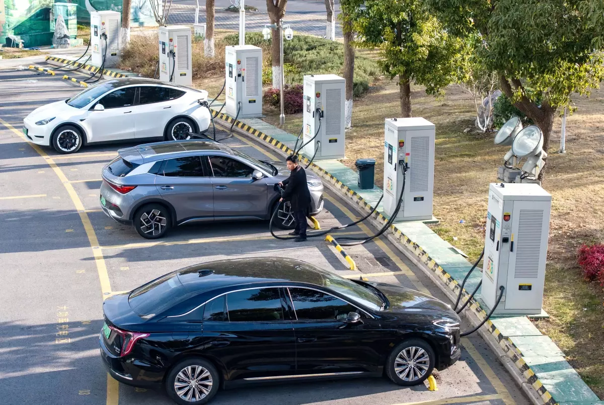 Çin’de Elektrikli Araç Şarj Noktaları Hızla Artıyor