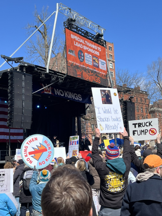 Beyaz Saray’ı da kuşattılar: ”Krallara Hayır” diyen milyonlarca kişi Trump’a karşı sokağa çıktı