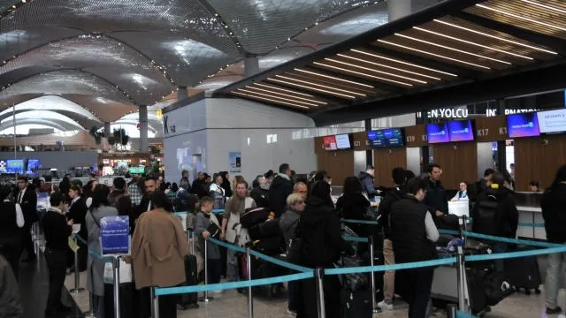 Havalimanlarında tatil yoğunluğu başladı
