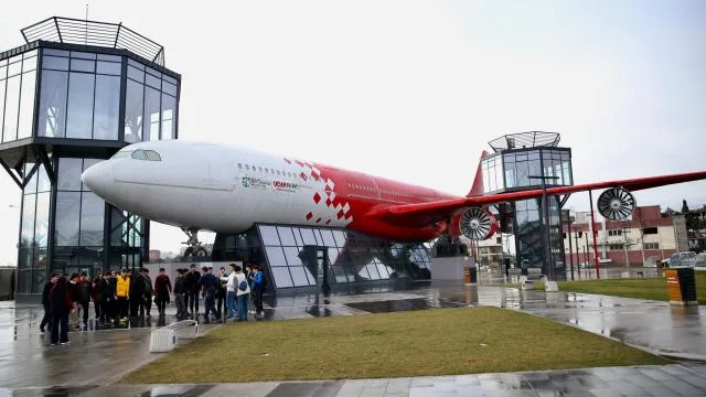 Emekli uçak ‘bilim merkezi’ olarak havacılık meraklılarını ağırlıyor