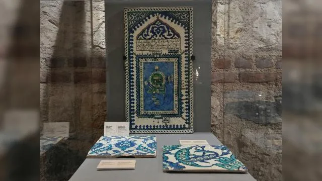 Çalınan 16’ncı yüzyıllık iki çini Türkiye’ye iade edildi