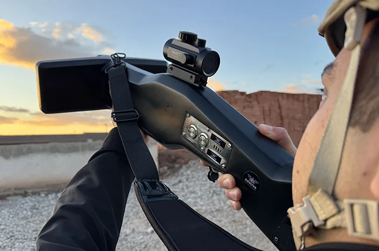 Hava sahası güvenliği için taşınabilir ve sinyal karıştırıcı dronsavar geliştirildi