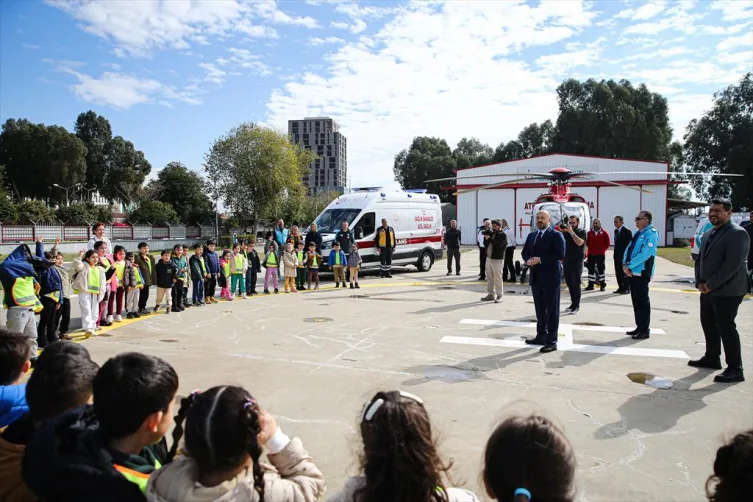 ‘Minik 112’ projesiyle çocuklar, acil sağlık hizmetlerinin önemini öğreniyor