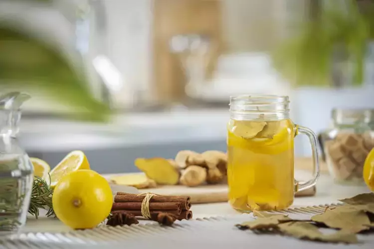 Yaza kadar ip gibi incelten detoks suyu.. Tek bir karışımla göbeğinizi dümdüz!