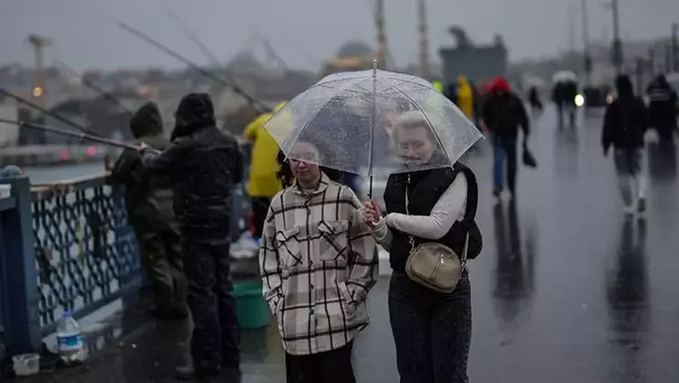 Yağışlı hava yeni haftada da devam edecek.. kuvvetli sağanak, fırtına ve kar kapıda