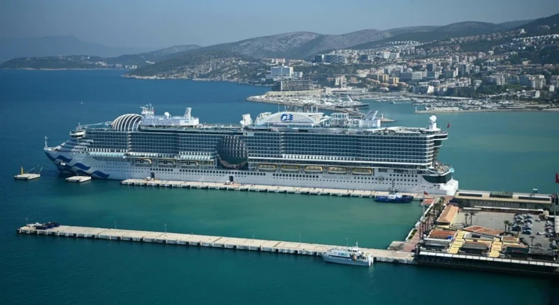 Kuşadası’na dev kruvaziyer akını: 4 binden fazla turist geldi