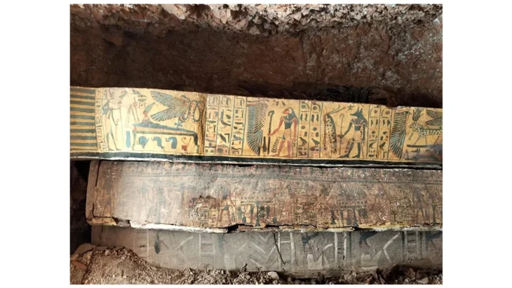 Luxor’daki Asasif Nekropolünde Amun Tabutlarının ve Mühürlü Papirüslerin Şarkıcıları Keşfedildi