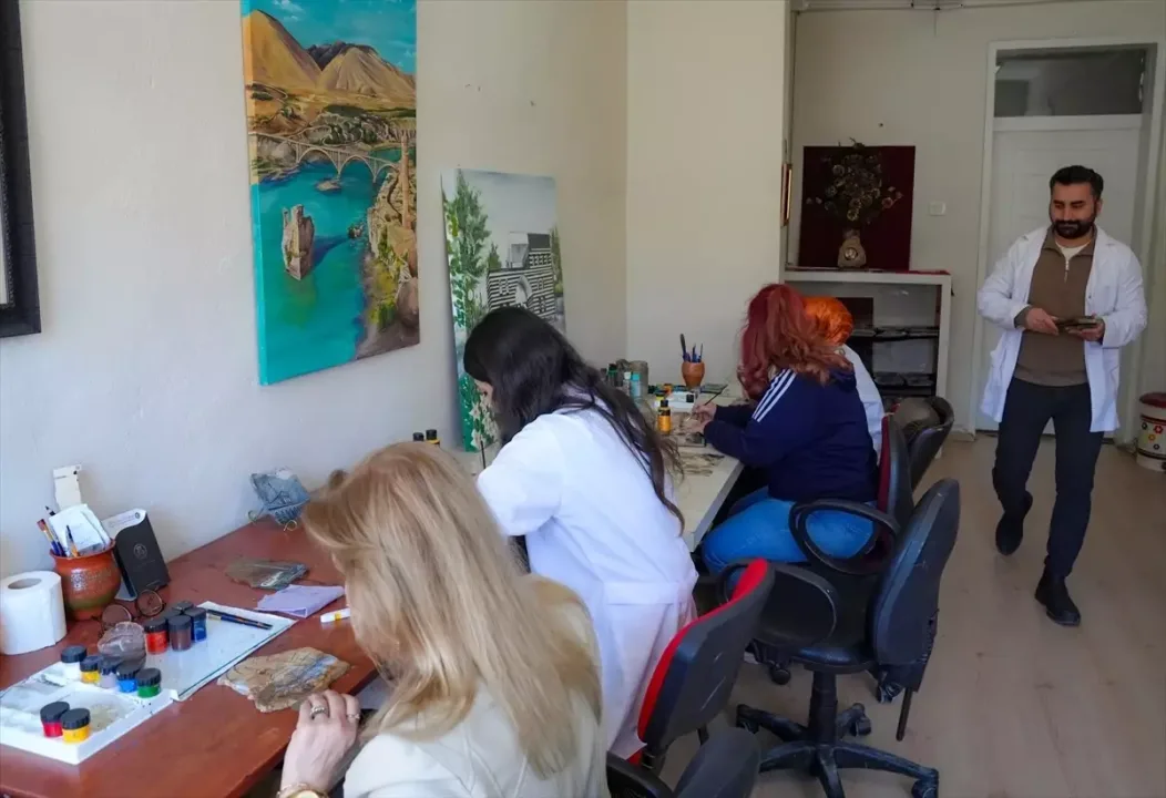 Diyarbakır’da Taş Tuvallerle 81 İl Resmedildi