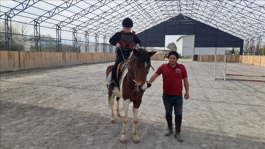 Sakarya’da özel gereksinimli çocuklar, hipoterapiyle gelişim sağlıyor