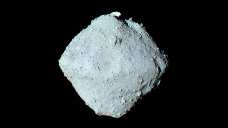 Uzay kayaları yaşamın izini taşıyor: Ryugu’da genetik kodun tüm parçaları bulundu