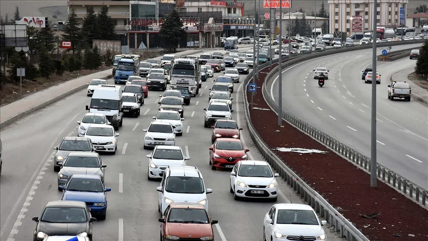 “Kilit Kavşak” Kırıkkale’de bayram trafiği yoğunluğu başladı