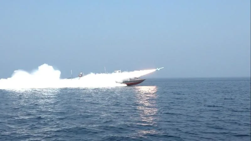 Devrim Muhafızları: ABD deniz ve üs hedefleri vuruldu