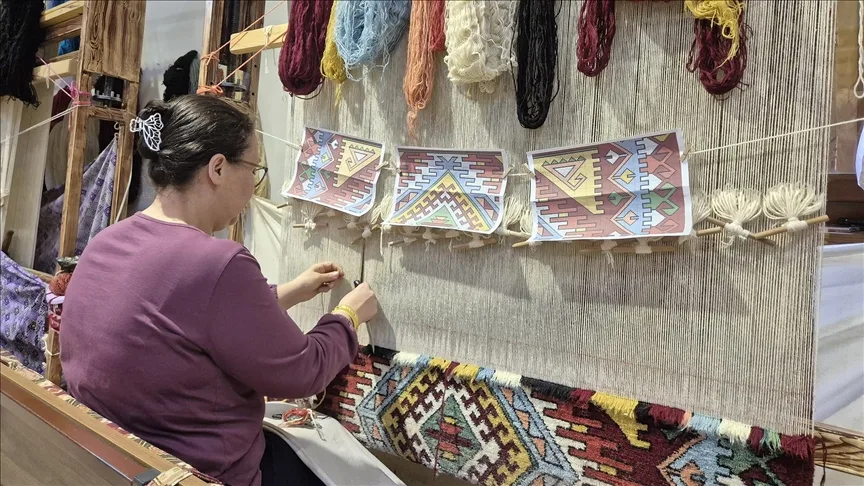 Isparta’da halı dokuma geleneği kadın emeğiyle yeniden canlanıyor