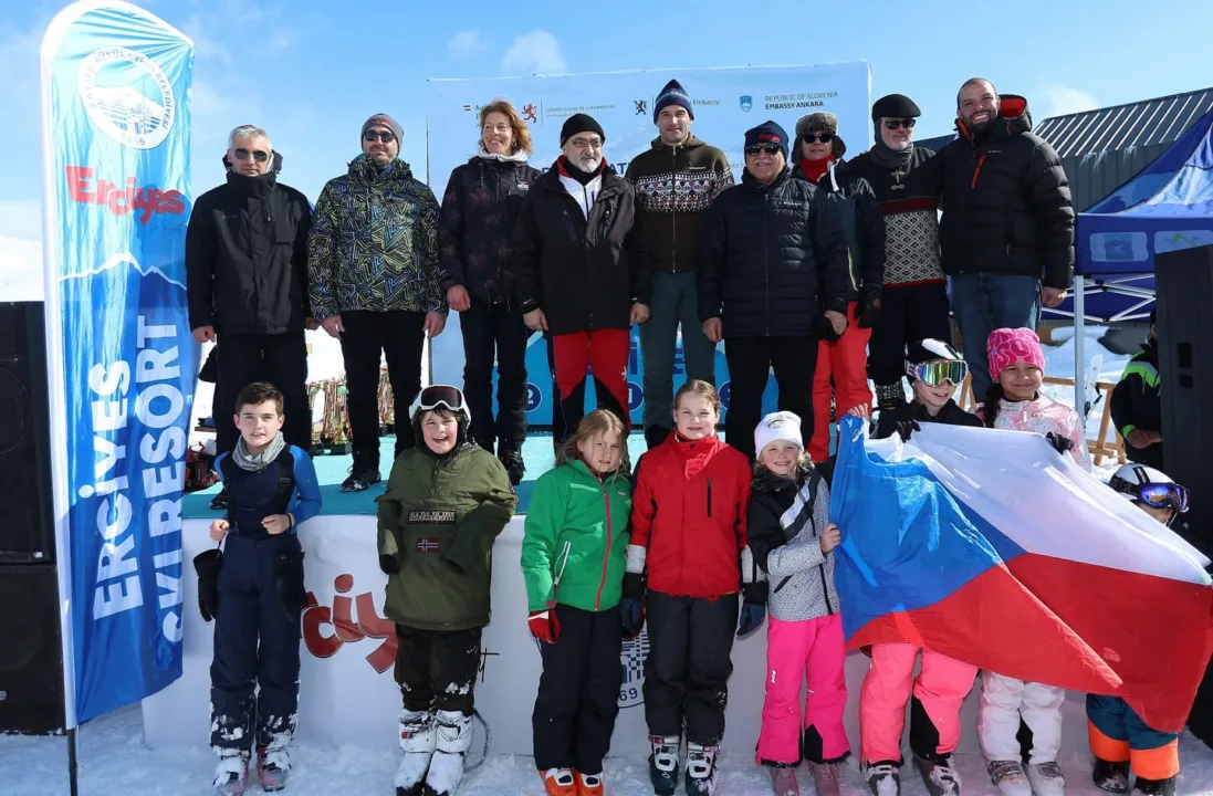 Büyükkılıç, 5. Diplomatik Kayak Yarışı’nda Dereceye Girenlere Ödülleri Takdim Etti