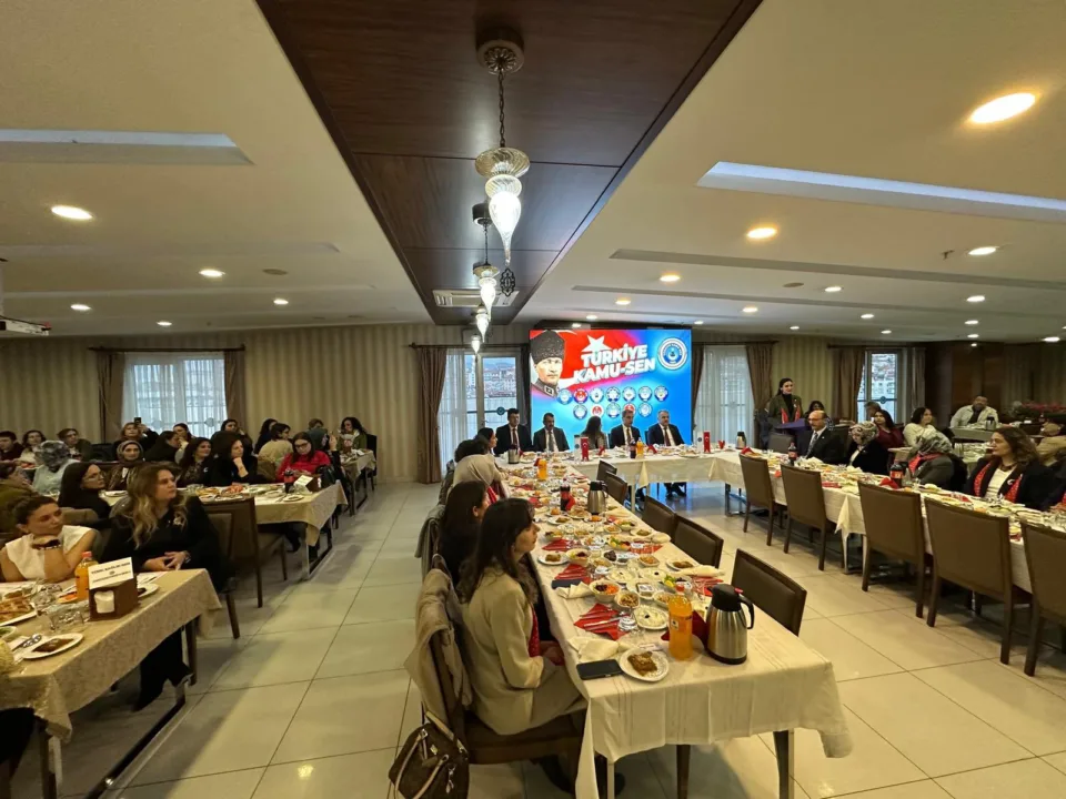 Kadınlar Toplumun En Güçlü Dayanağıdır