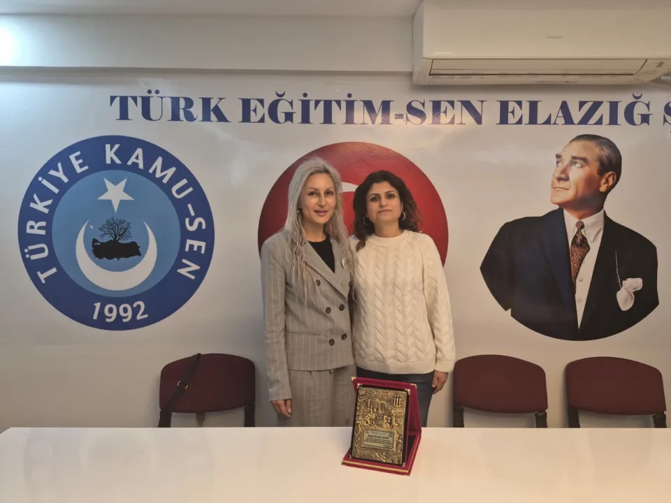 Türk Eğitim-Sen Elazığ 1 Nolu Şube Kadın Kollarında Bayrak Değişimi