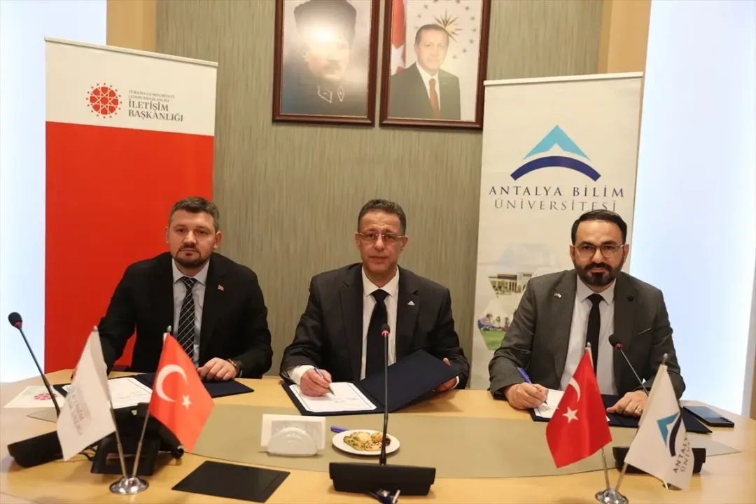 Antalya Bilim Üniversitesi, Yeşilay ve İletişim Başkanlığı iş birliğiyle bağımlılıkla mücadele protokolü imzaladı.