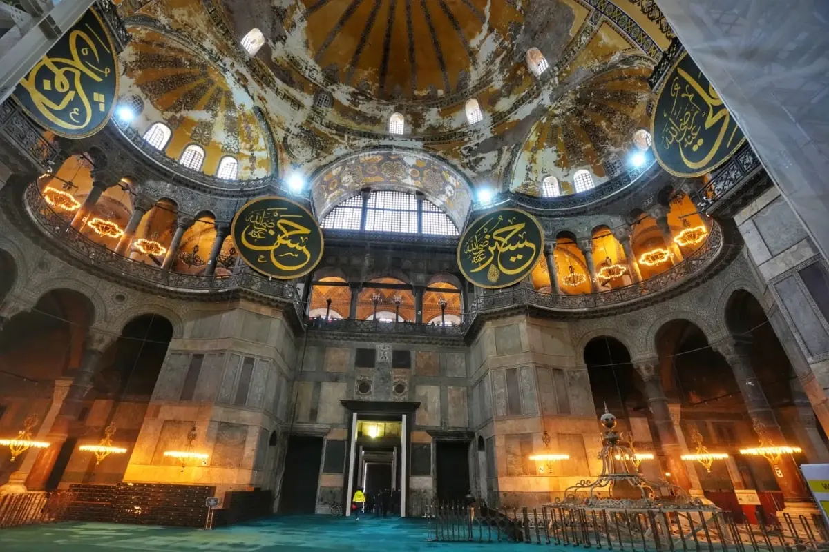 Ayasofya’da Cumhuriyet tarihinin en kapsamlı restorasyonu gerçekleştiriliyor