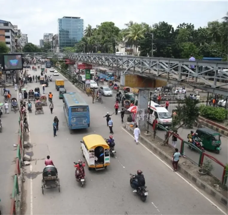 Bangladeş’te Otobüs-Tren Kazası: 12 Ölü