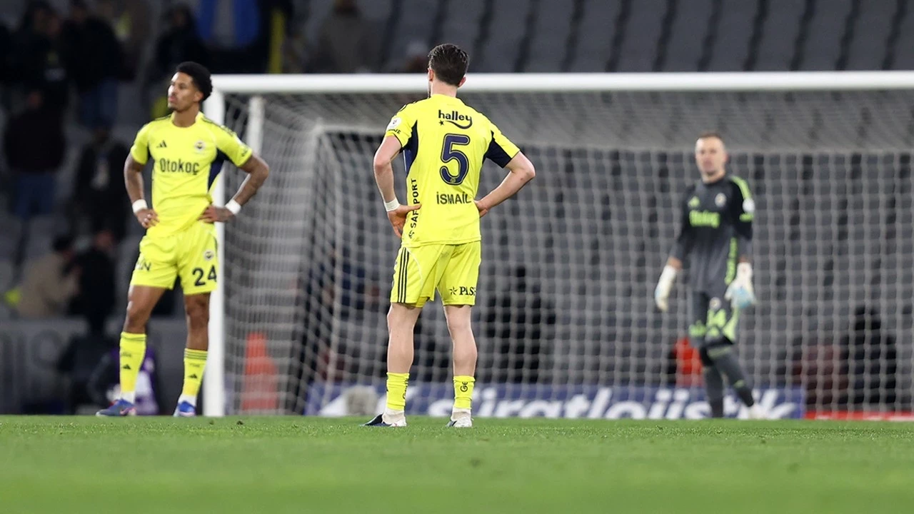 Karagümrük’e 2-0 yenilen Fenerbahçe, zirve yolunda ağır yara aldı.