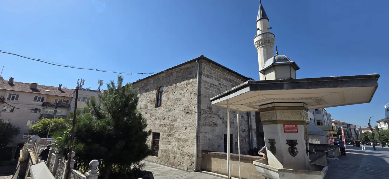 Osmanlı Mimarisinin Zarif Örneği: Kadı Camii