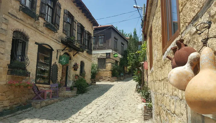 Bozulmamış Doğası Ve Eski Taş Evleriyle Yeşilyurt Köyü