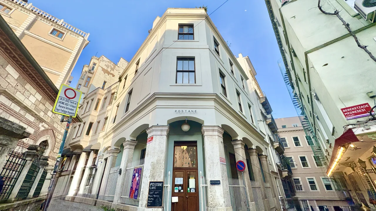 Galata’nın Tarihi İngiliz Postanesi