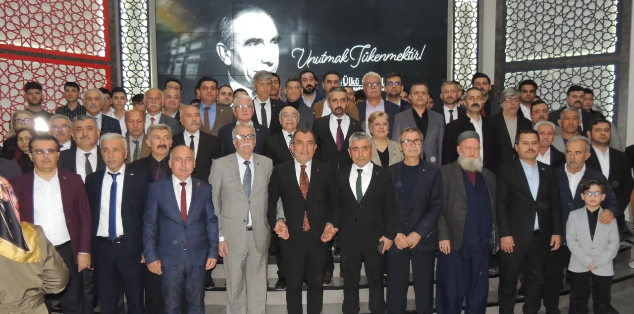 Osmaniye Ülkü Ocakları Alparslan Türkeş’i Rahmetle Andı