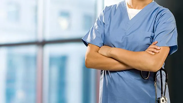 İngiltere’de hastaneler personel açığı nedeniyle hemşireleri doktorların yerine kullanıyor