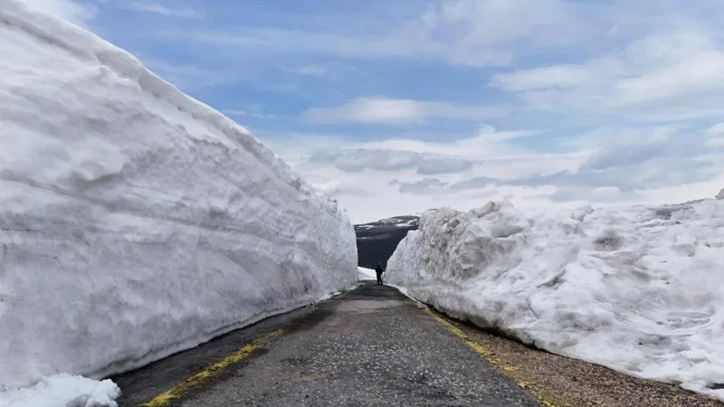Ordu’da bahar yerine kış: 4 metrelik karla mücadele