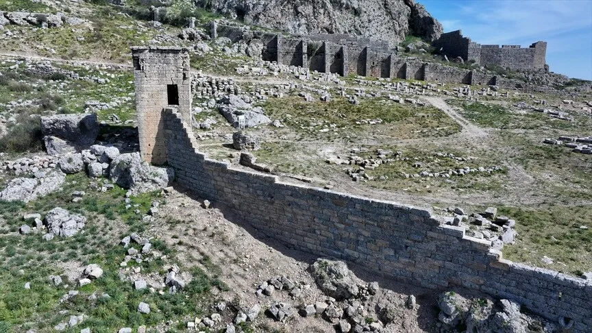 Sillyon’un Büyük İskender’e geçit vermeyen surları ayağa kaldırıldı