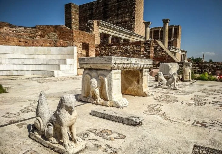 Sart’lı Kadınlar Antik Dünyanın En Büyük Sinagogunu Yeniliyor