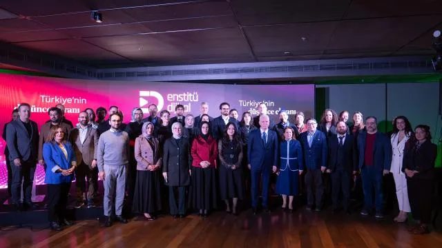 Sosyal bilimler alanında içeriklerin yer aldığı “Enstitü Dijital” tanıtıldı