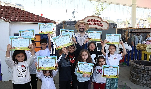 Minik eller hamur yoğurdu, köy yaşamını öğrendi