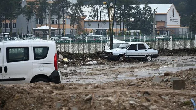Devletten Osmaniye’deki selzedelere 2 milyon lira destek