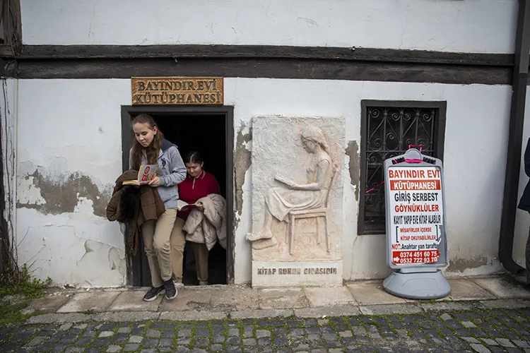 Bolu’da 150 yıllık konakta açılan kütüphane, tarihin gölgesinde öğrencileri ağırlıyor