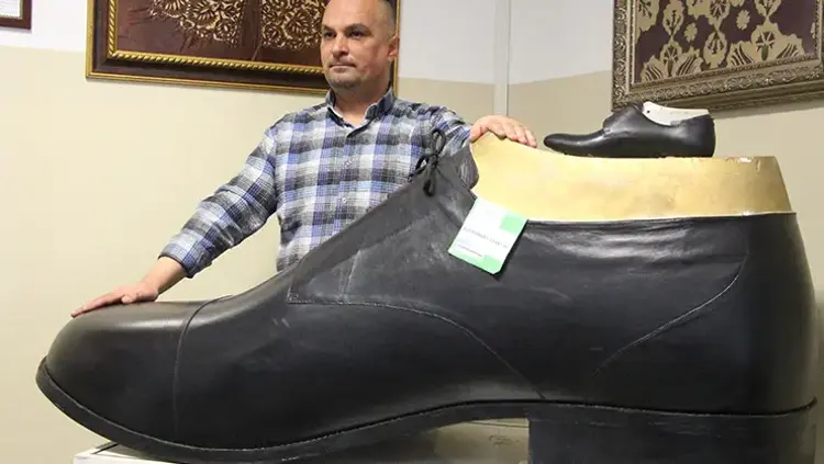 Tam 222 numara!.. Türkiye’nin en büyük ayakkabısı üretildi