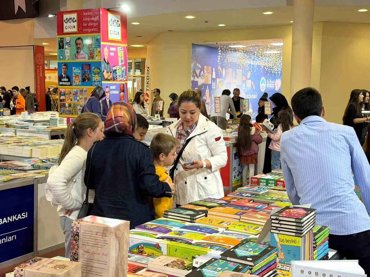 8. Kayseri Kitap Fuarı’na son iki günde yoğun ilgi
